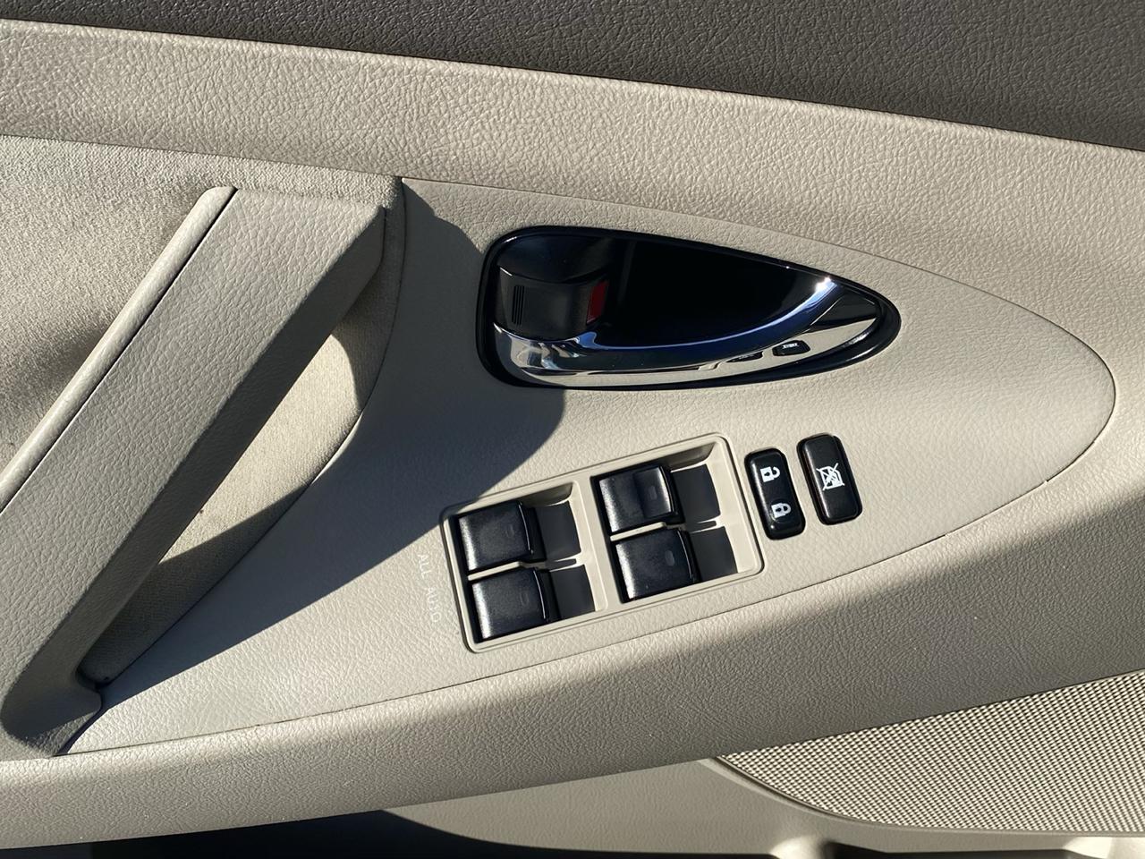 Toyota Camry Base 6-Spd AT 2011