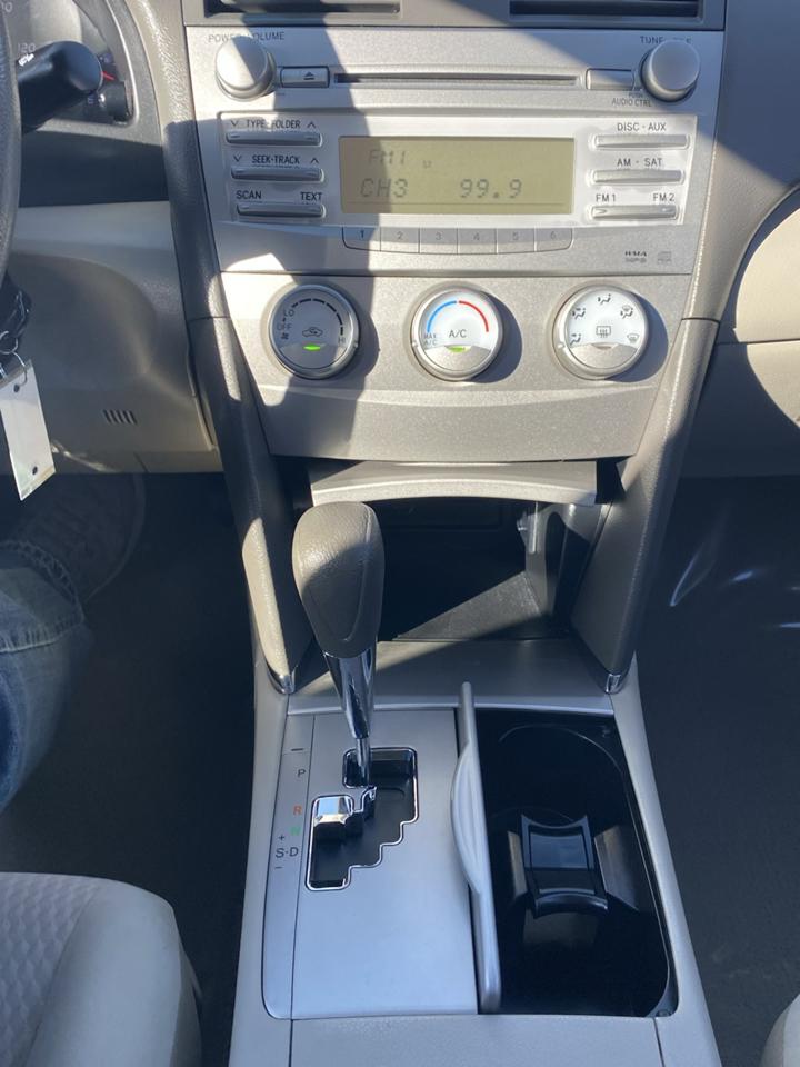 Toyota Camry Base 6-Spd AT 2011