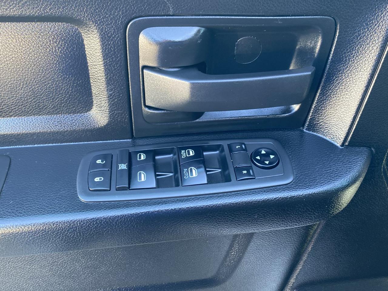 RAM 1500 Classic Tradesman Quad Cab 4WD 2021