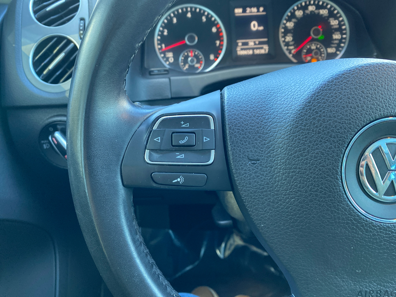 Volkswagen Tiguan 2.0T SEL FWD 2016