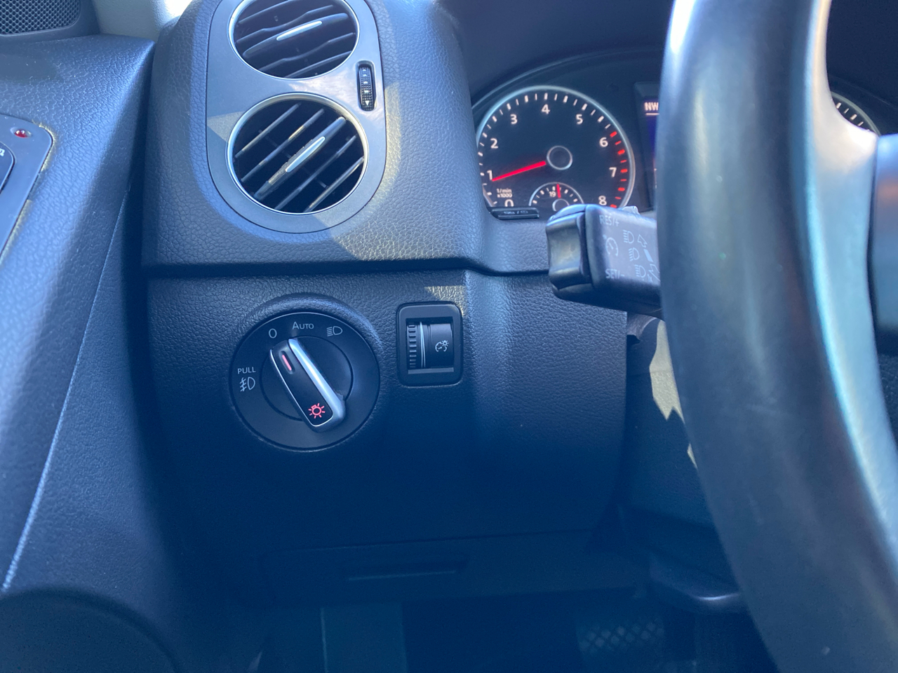 Volkswagen Tiguan 2.0T SEL FWD 2016