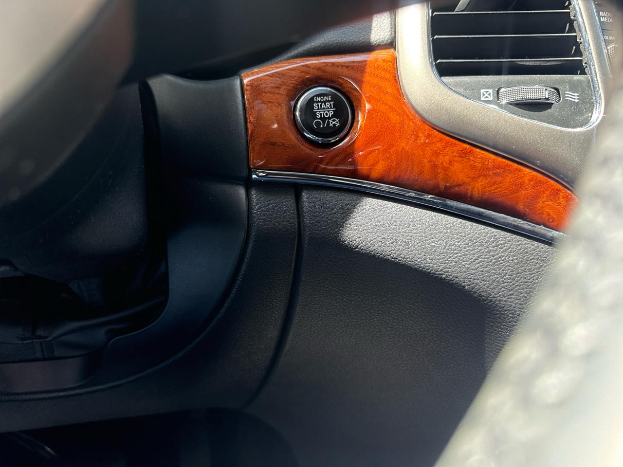 Jeep Grand Cherokee 4WD 4dr Overland 2013