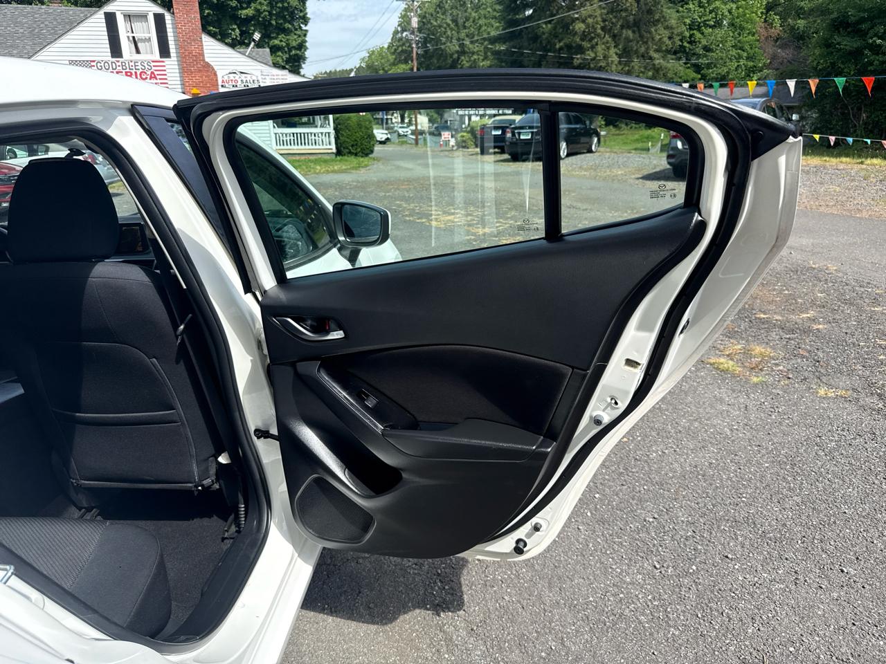 Mazda Mazda3 4-Door Sport Auto 2017