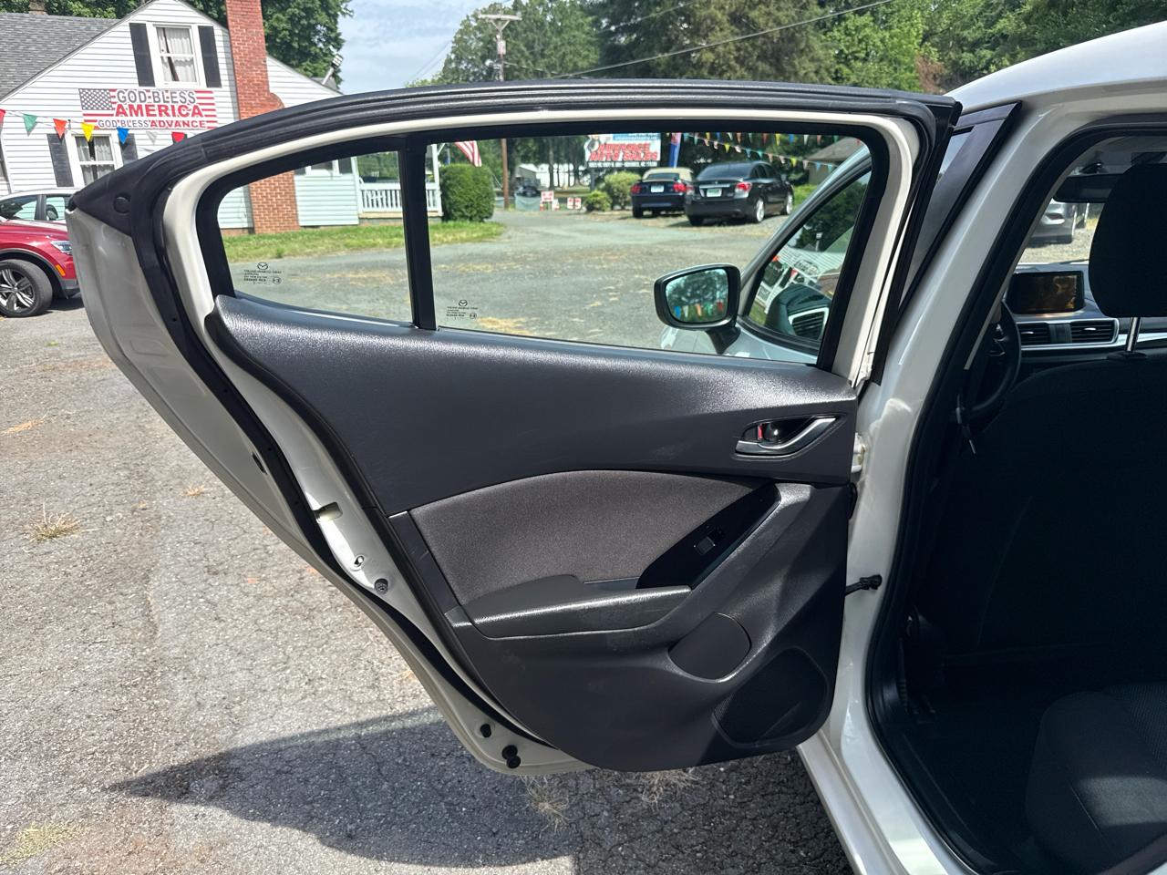 Mazda Mazda3 4-Door Sport Auto 2017