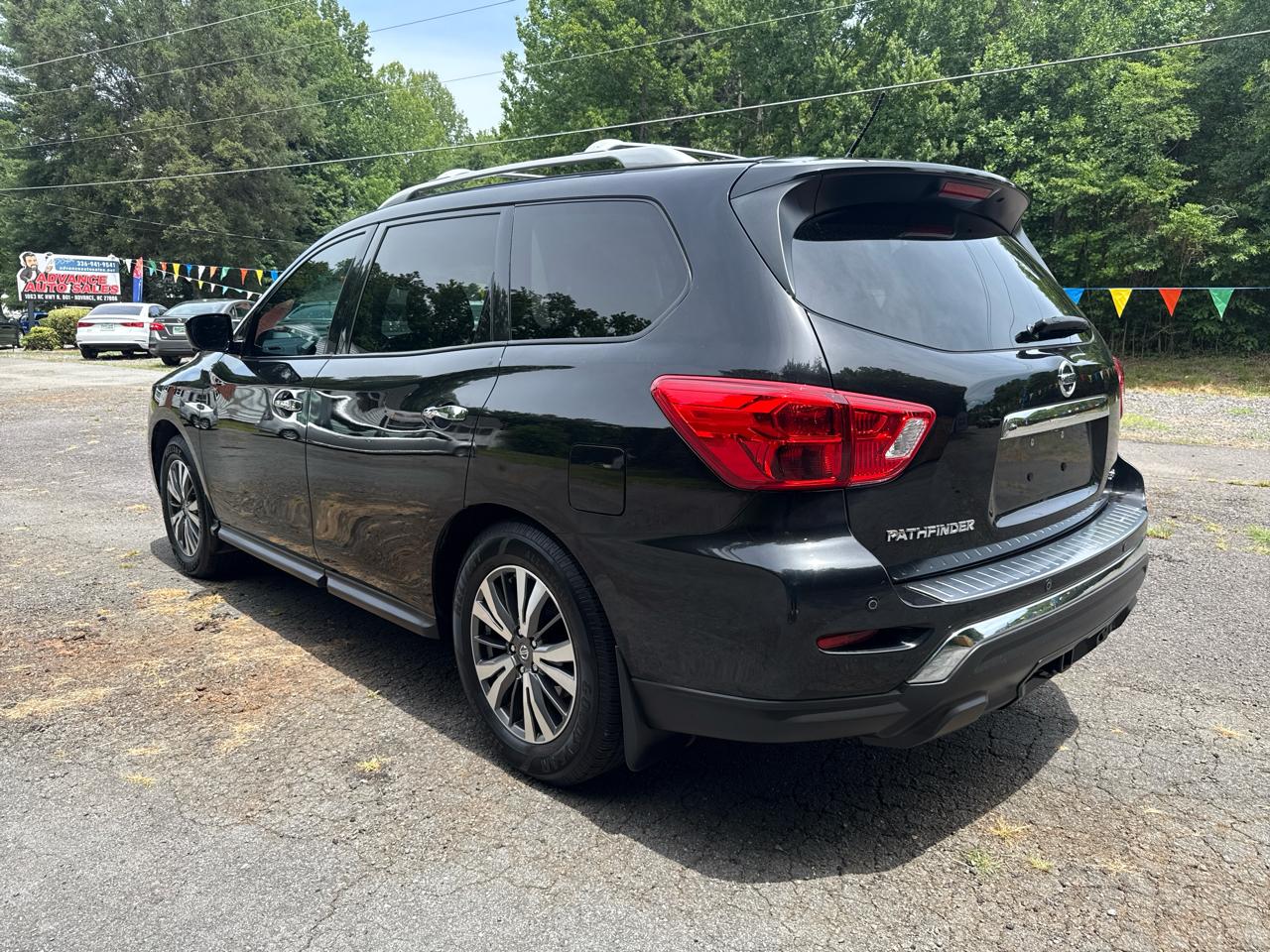 Nissan Pathfinder FWD SL 2017