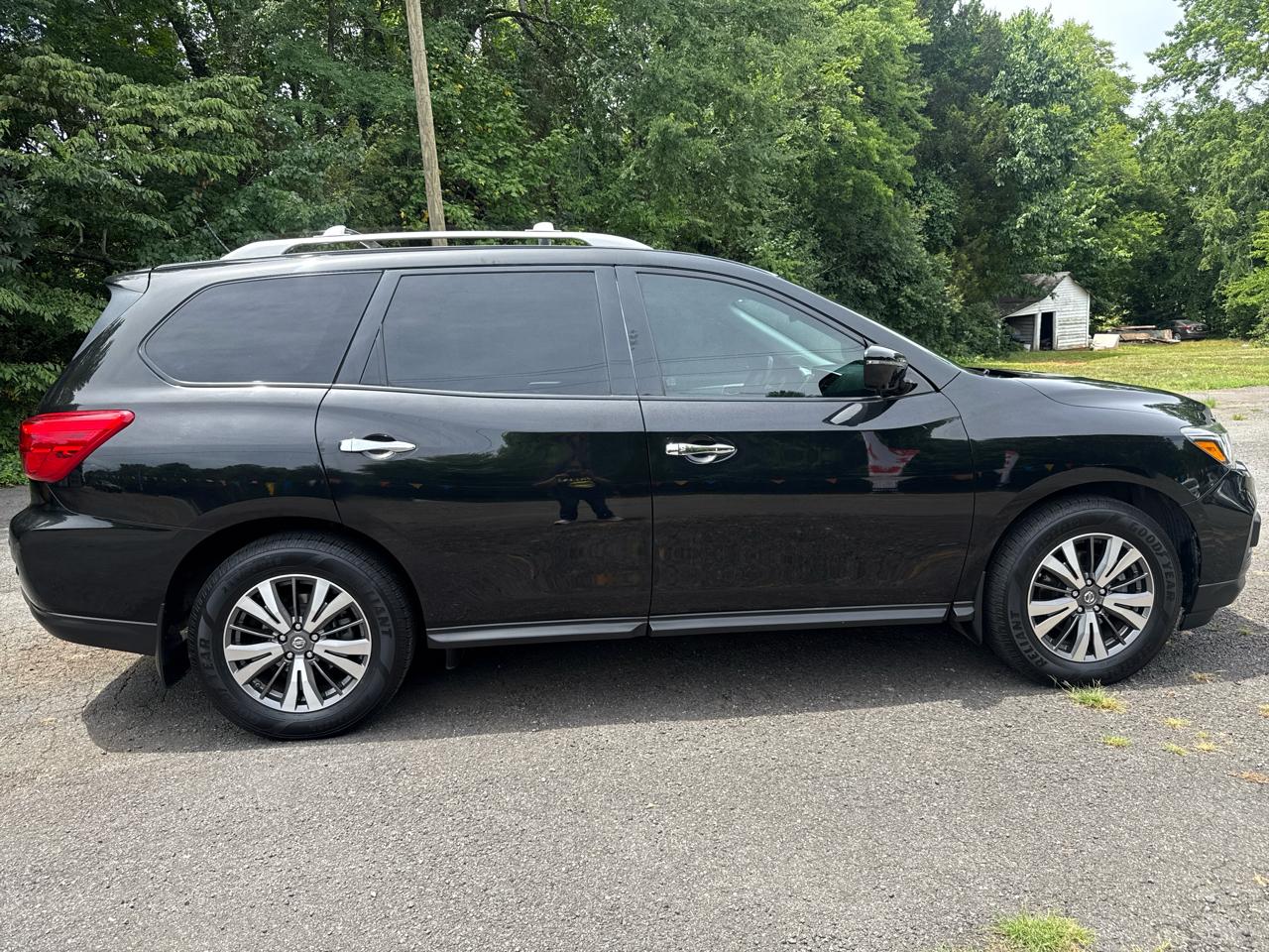 Nissan Pathfinder FWD SL 2017