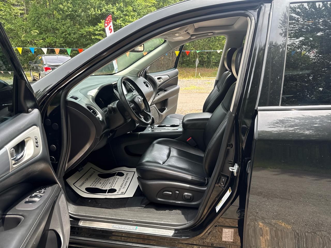 Nissan Pathfinder FWD SL 2017