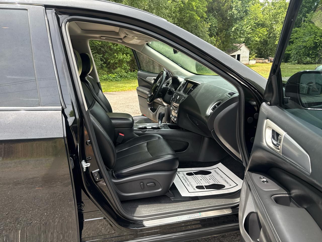 Nissan Pathfinder FWD SL 2017