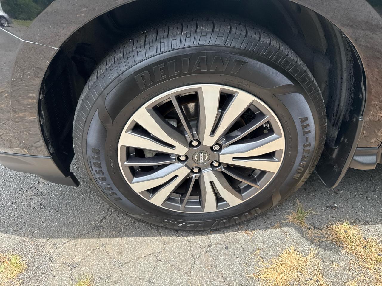 Nissan Pathfinder FWD SL 2017