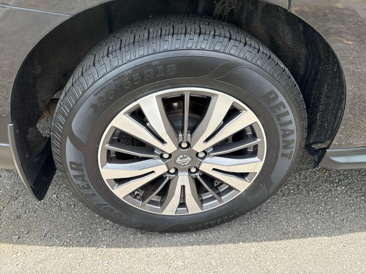 Nissan Pathfinder FWD SL 2017
