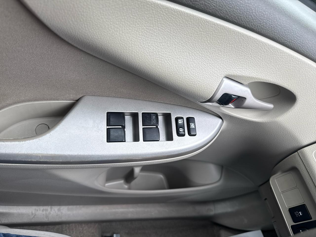Toyota Corolla LE 2010