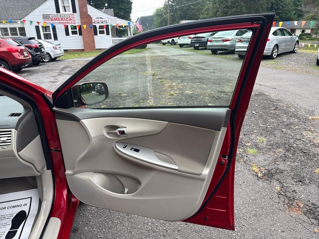 Toyota Corolla LE 2010
