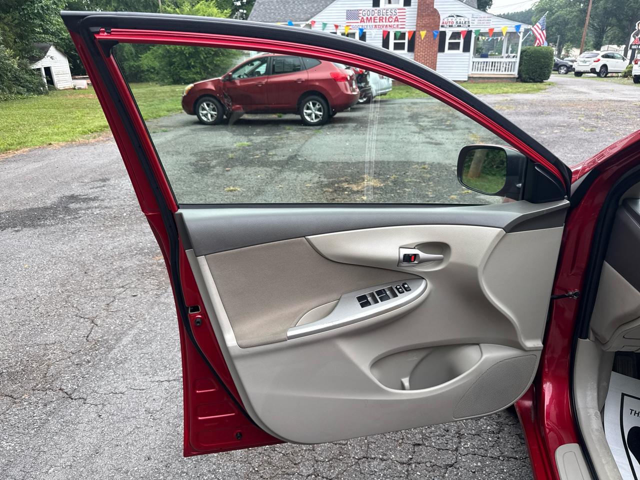 Toyota Corolla LE 2010