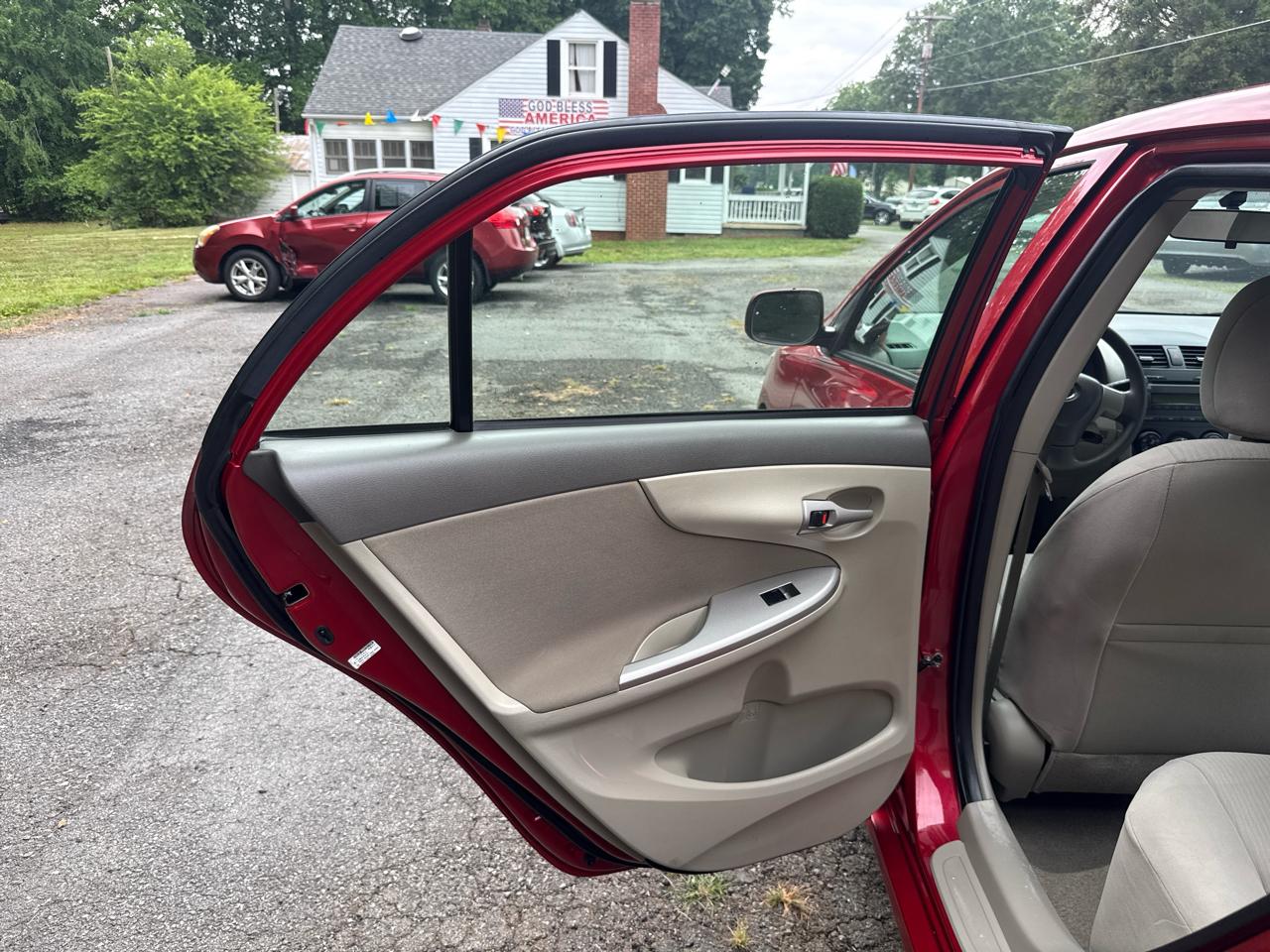 Toyota Corolla LE 2010