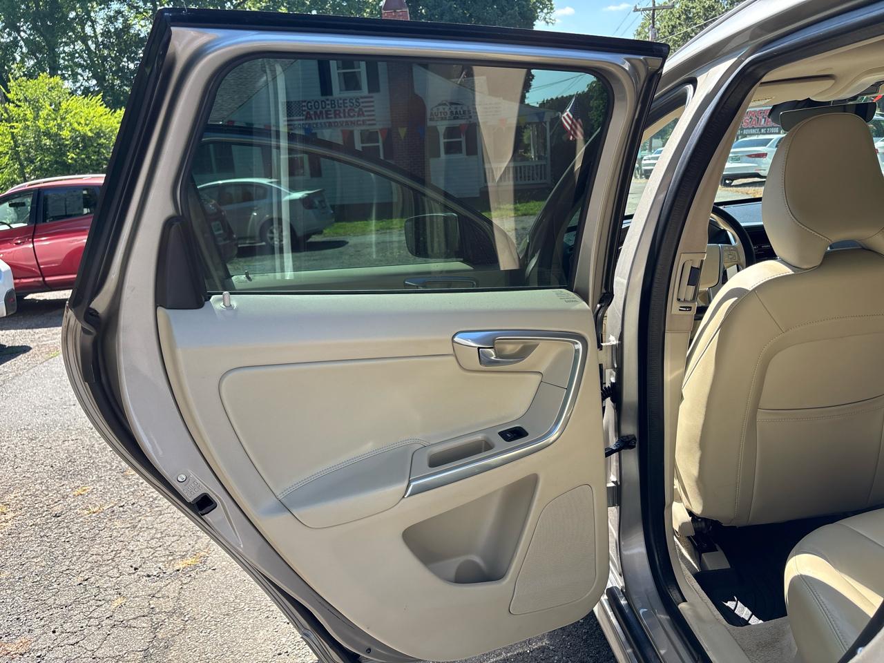 Volvo XC60 2015.5 FWD 4dr T5 Drive-E Premier 2015