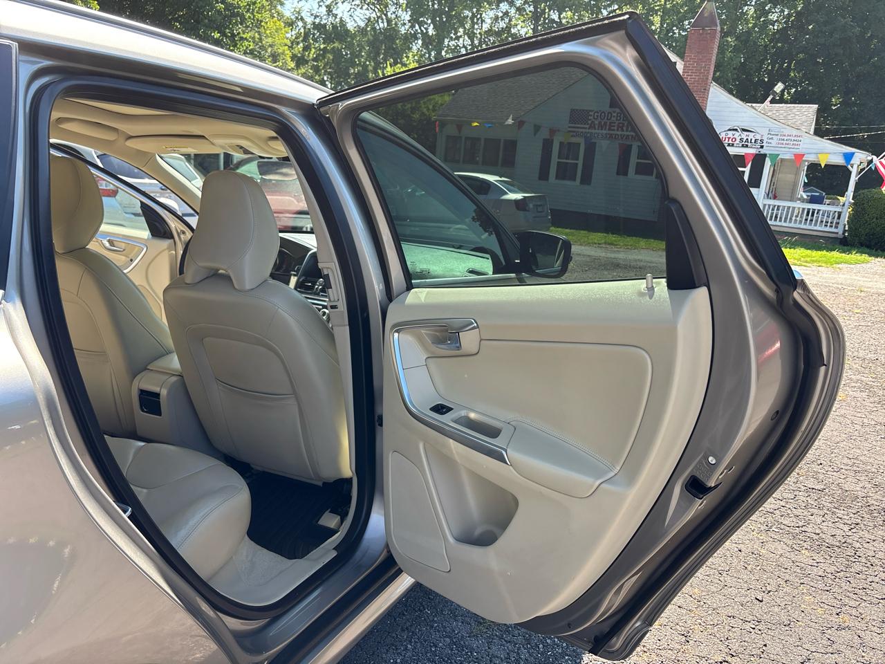 Volvo XC60 2015.5 FWD 4dr T5 Drive-E Premier 2015
