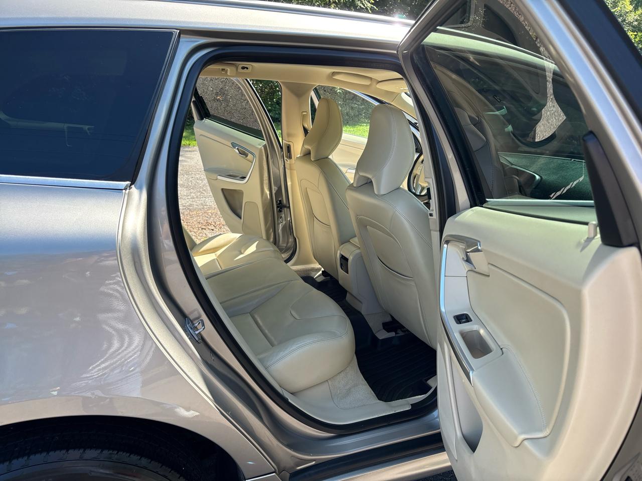 Volvo XC60 2015.5 FWD 4dr T5 Drive-E Premier 2015