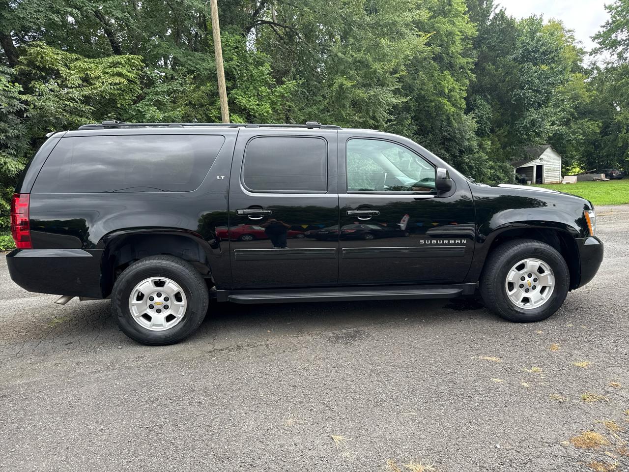 Chevrolet Suburban LT 2013