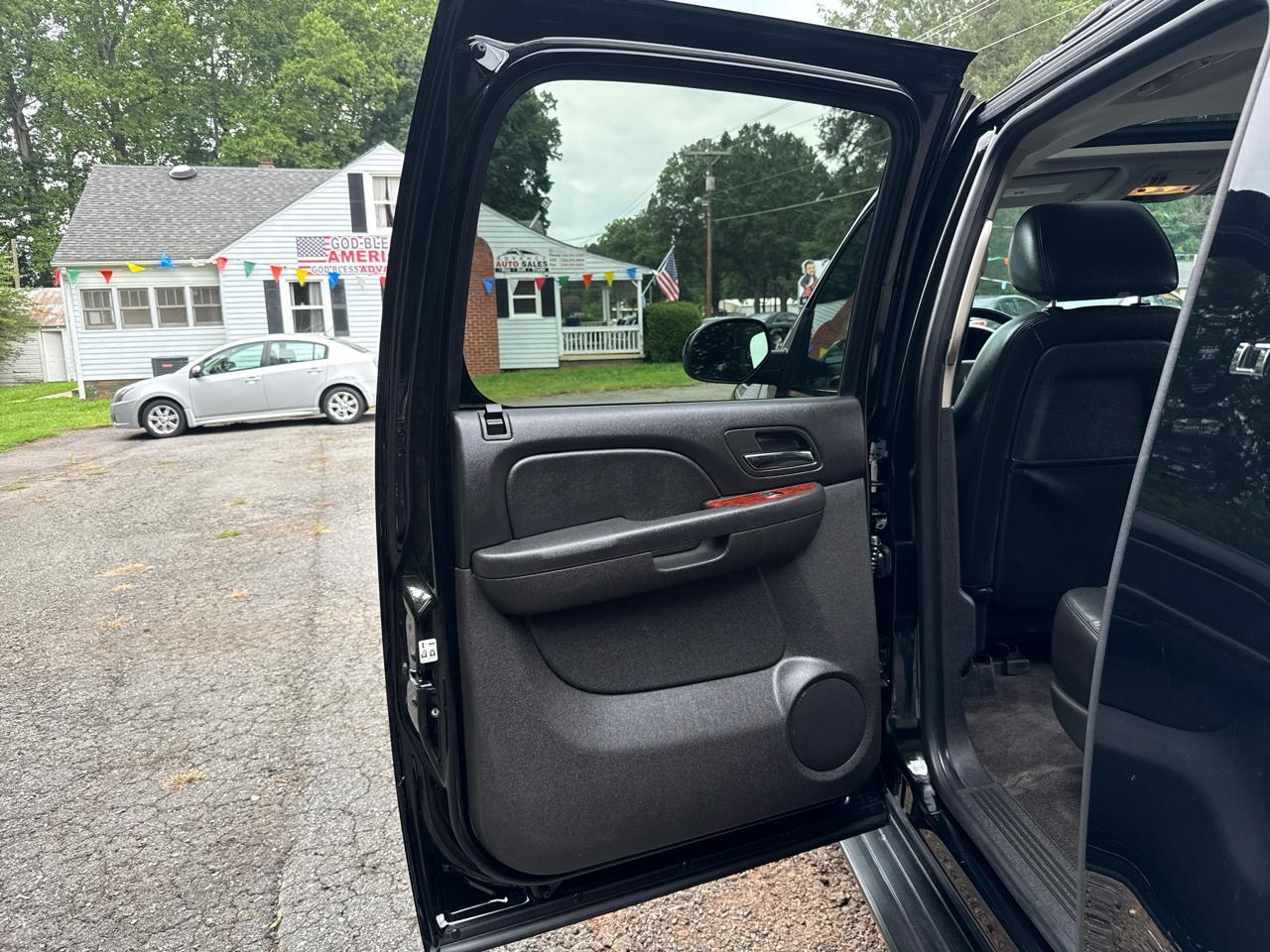 Chevrolet Suburban LT 2013
