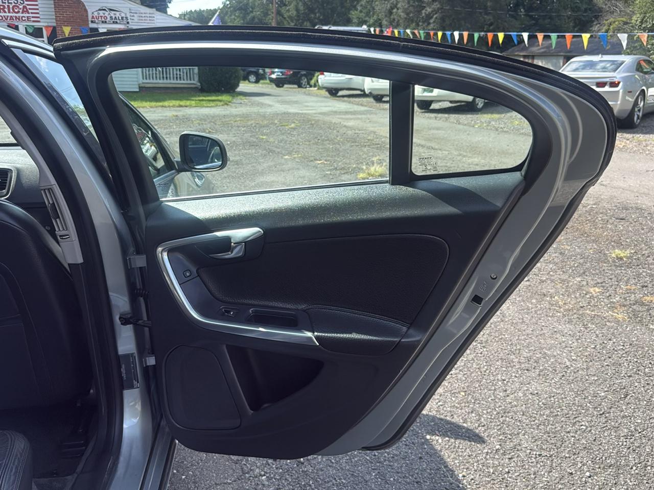 Volvo S60 FWD 4dr Sdn T5 2013