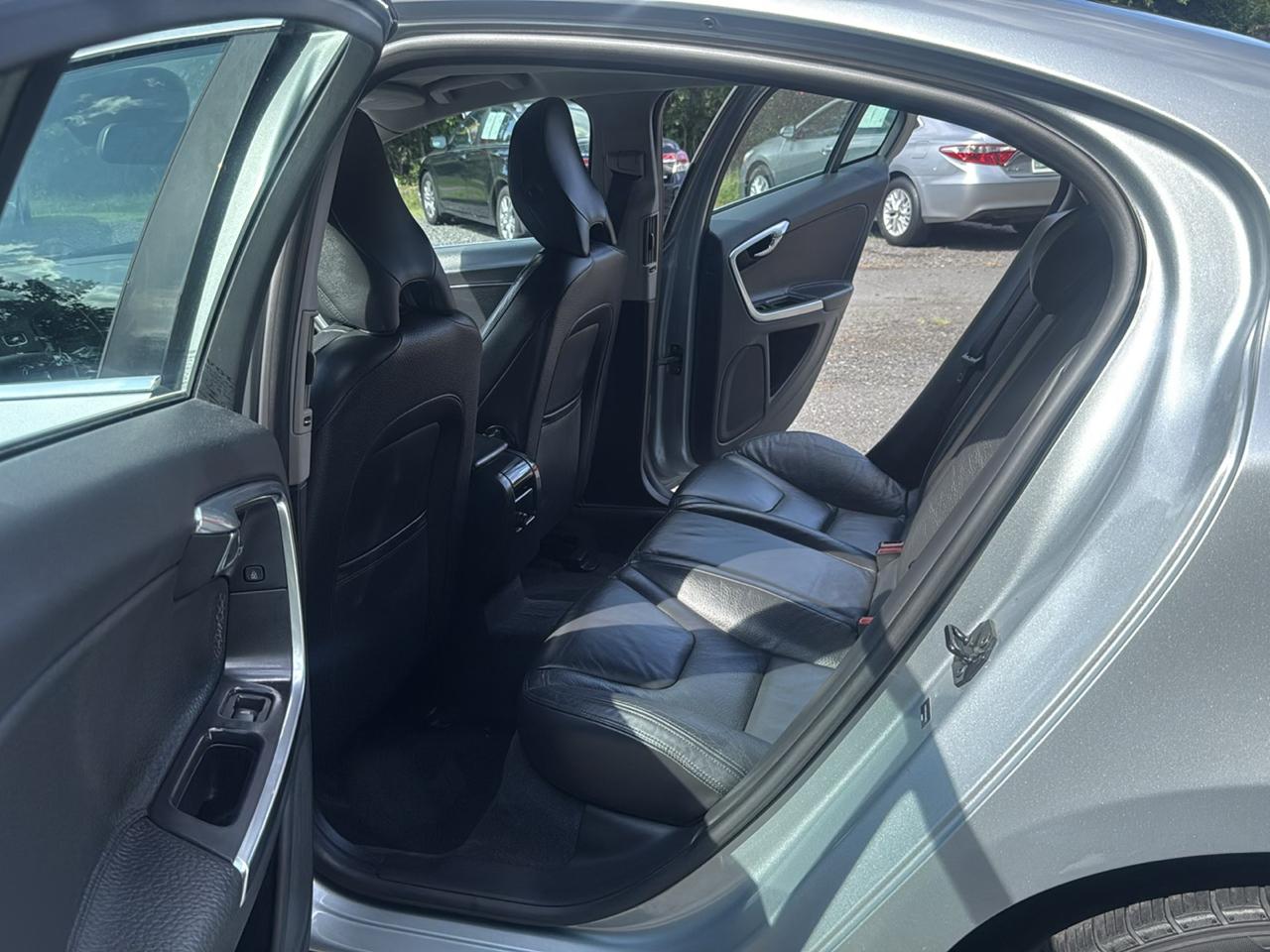 Volvo S60 FWD 4dr Sdn T5 2013