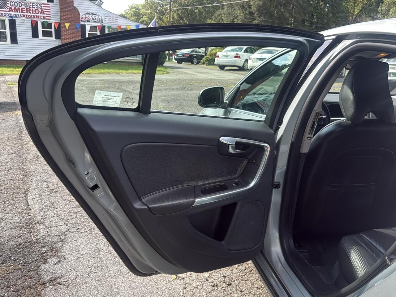 Volvo S60 FWD 4dr Sdn T5 2013