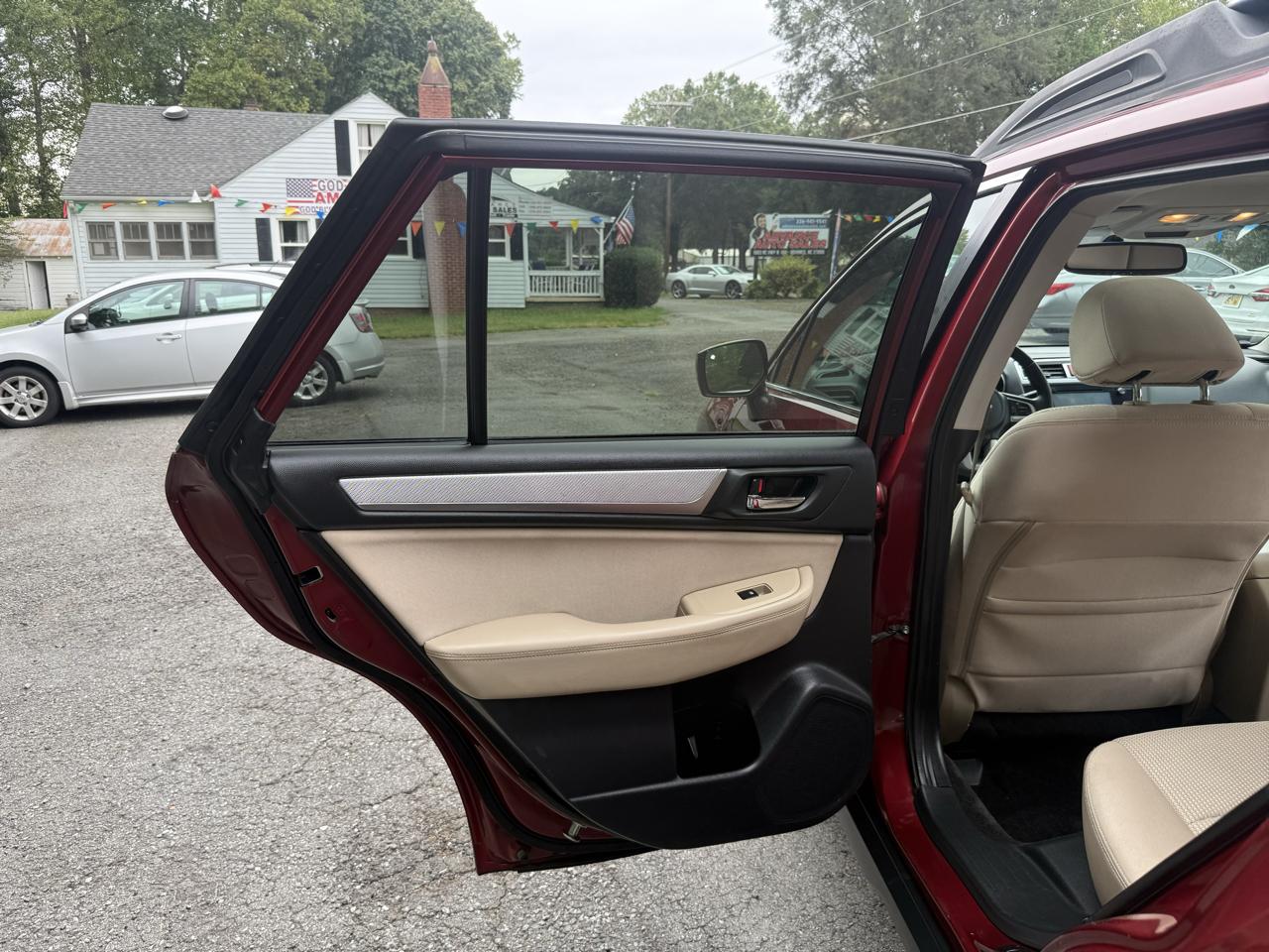 Subaru Outback 4dr Wgn 2.5i Premium 2015