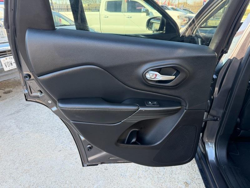 Jeep Cherokee Latitude FWD 2015