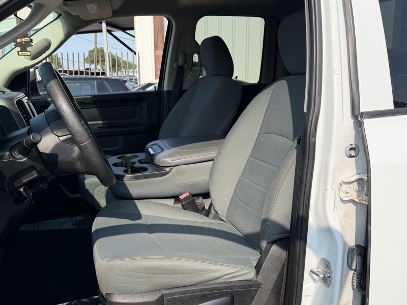 RAM 1500 4WD Crew Cab 140.5" Tradesman 2018