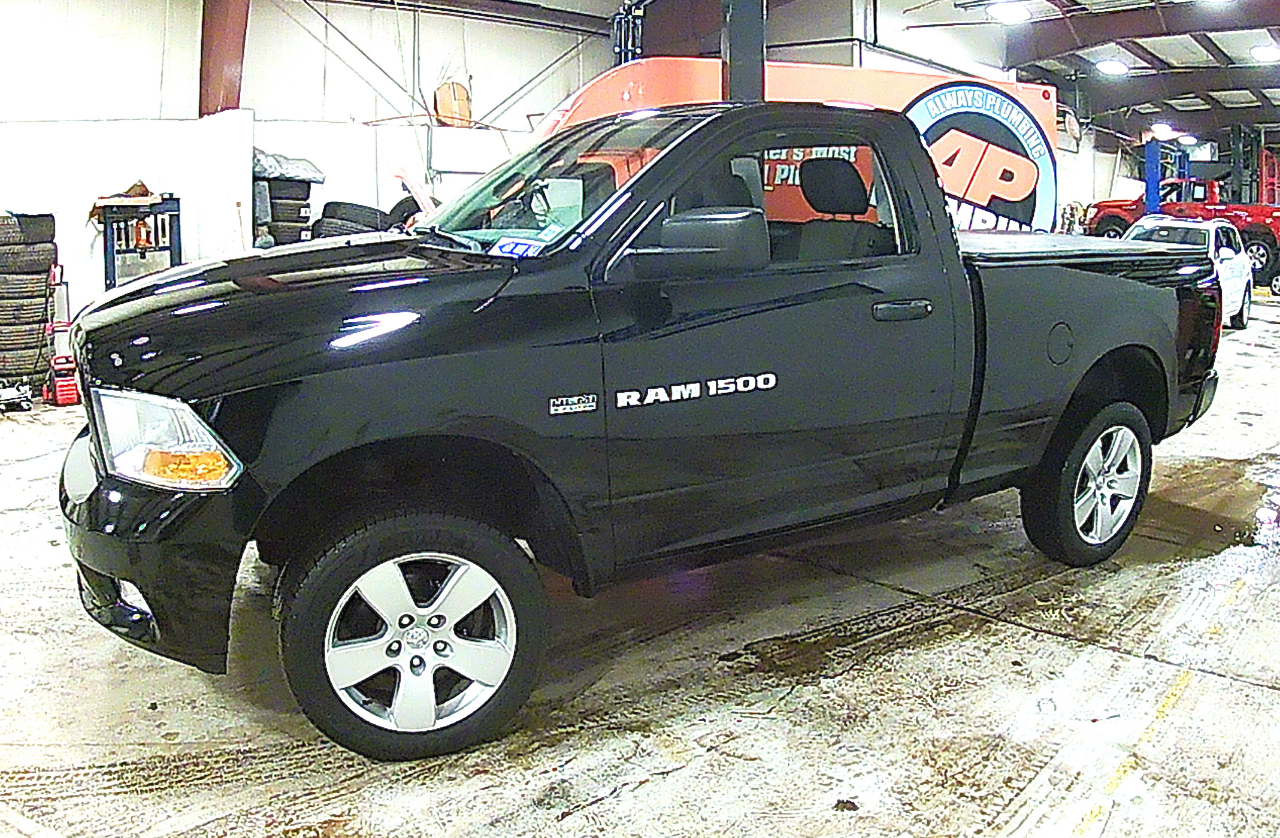 RAM 1500 ST SWB 4WD 2012