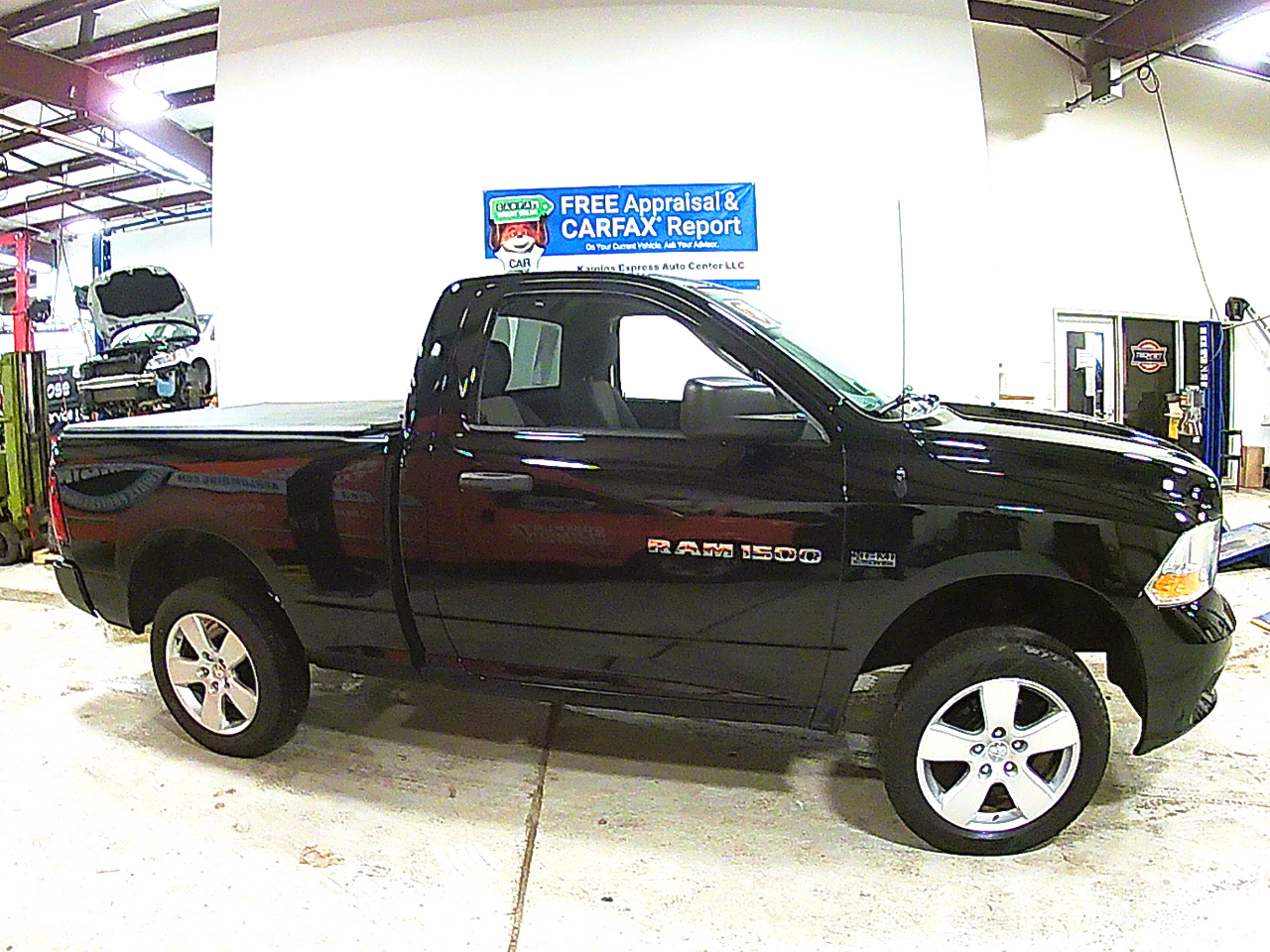RAM 1500 ST SWB 4WD 2012