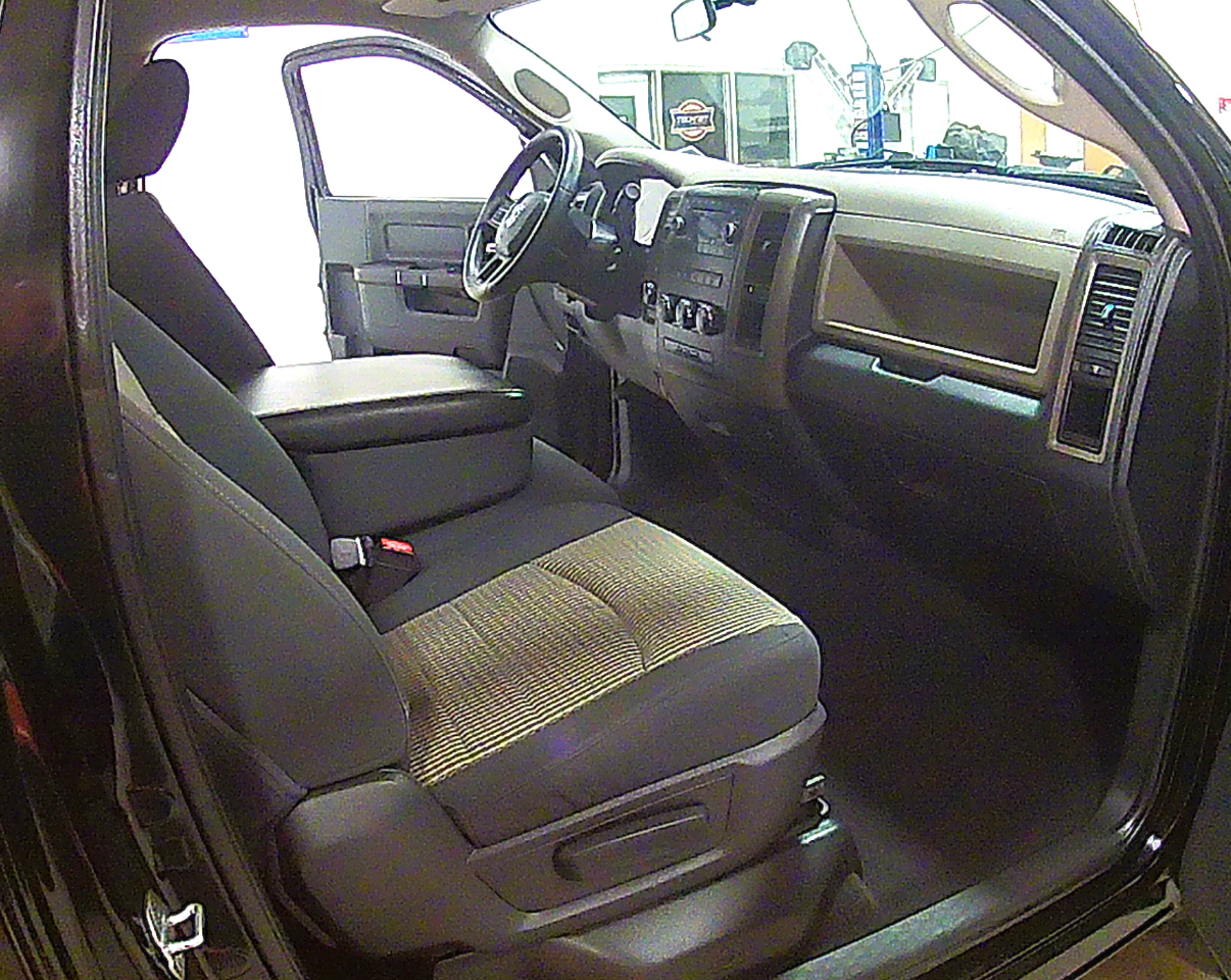 RAM 1500 ST SWB 4WD 2012