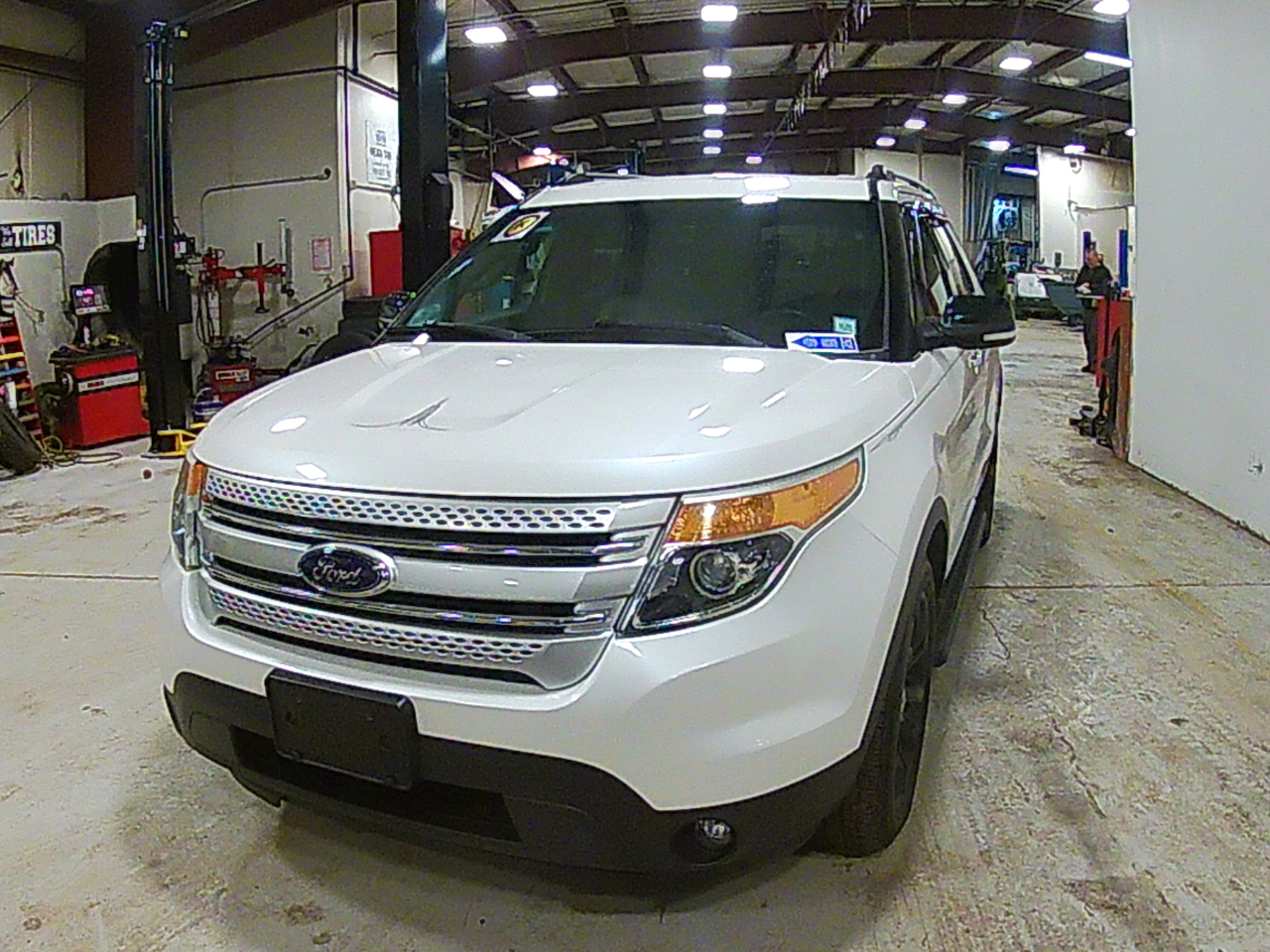 2015 Ford Explorer XLT 4WD w/ LEATHER SR NAV