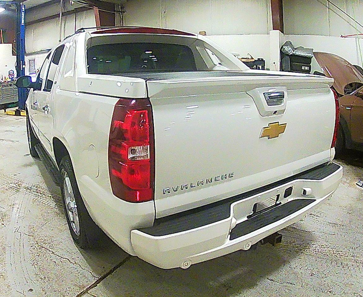 Chevrolet Avalanche LTZ 4WD 2012