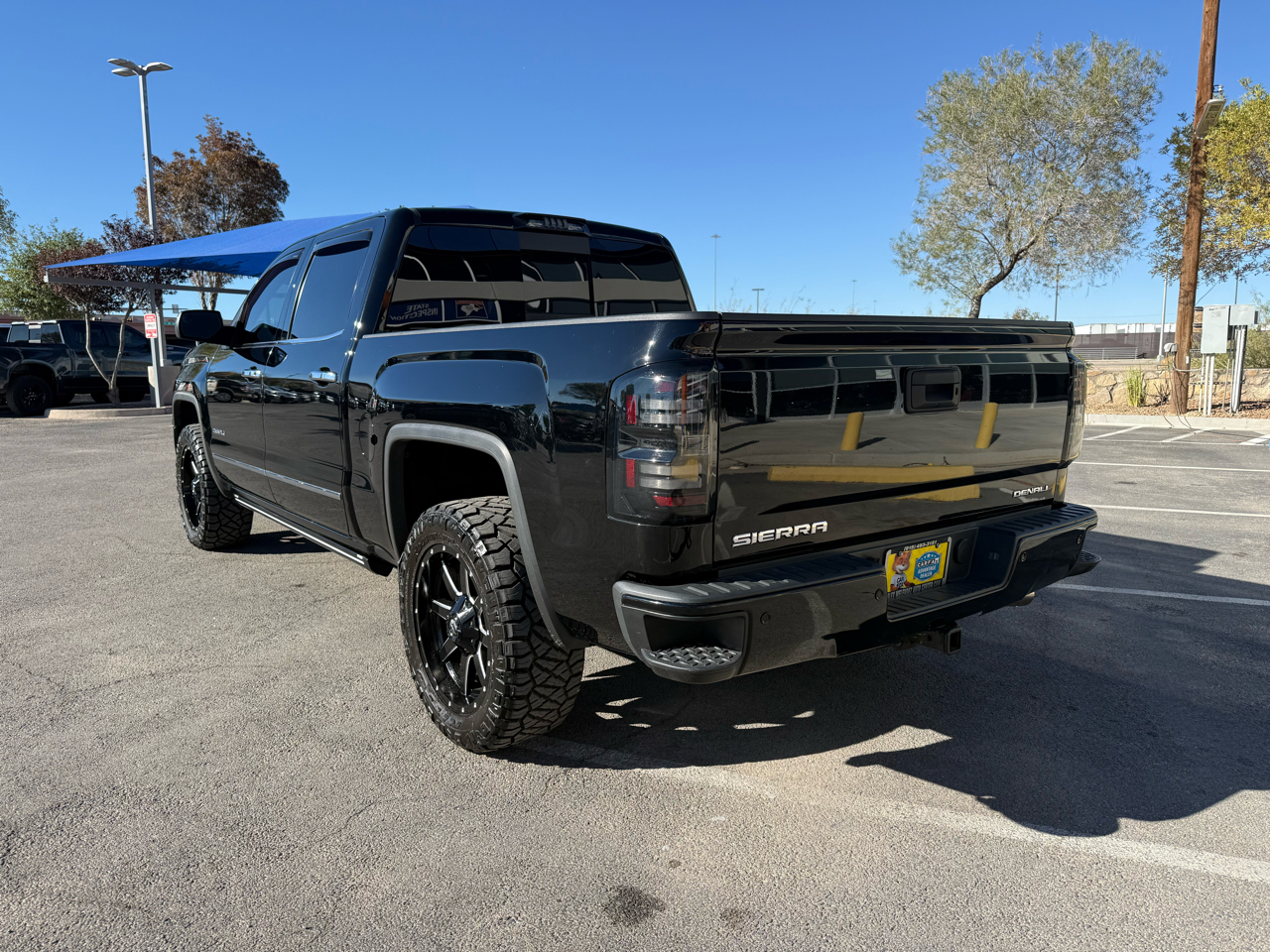 GMC Sierra 1500 4WD Crew Cab 143.5" Denali 2014