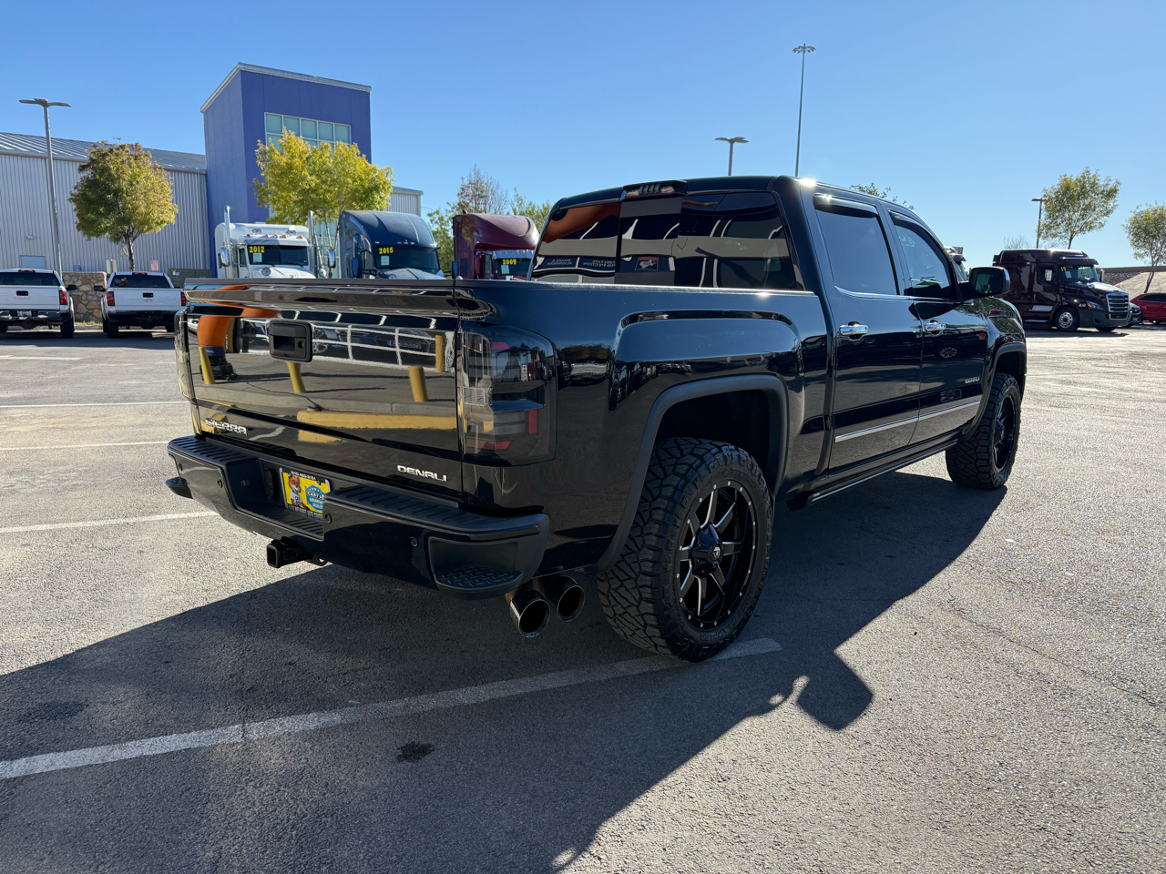 GMC Sierra 1500 4WD Crew Cab 143.5" Denali 2014
