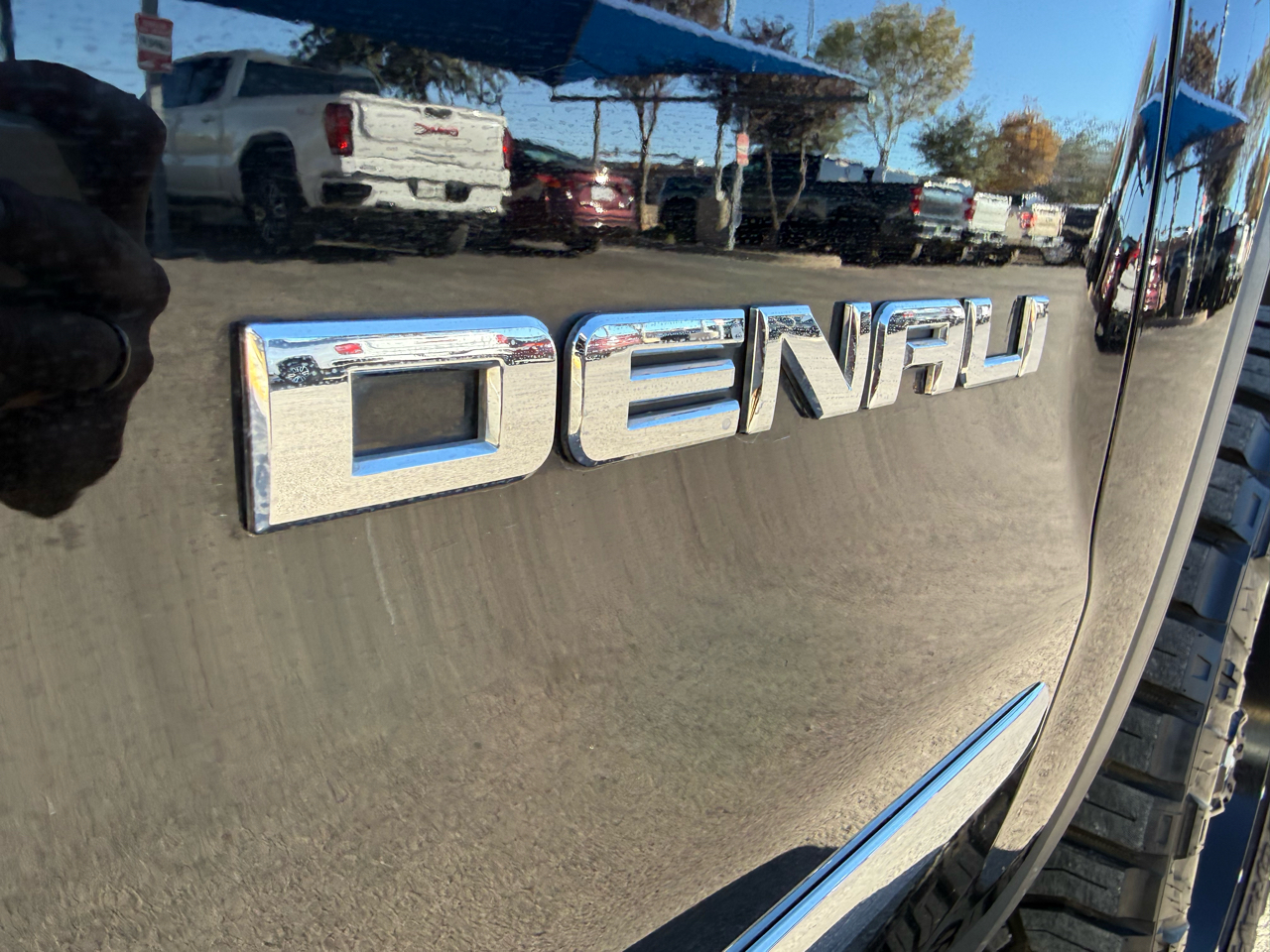 GMC Sierra 1500 4WD Crew Cab 143.5" Denali 2014