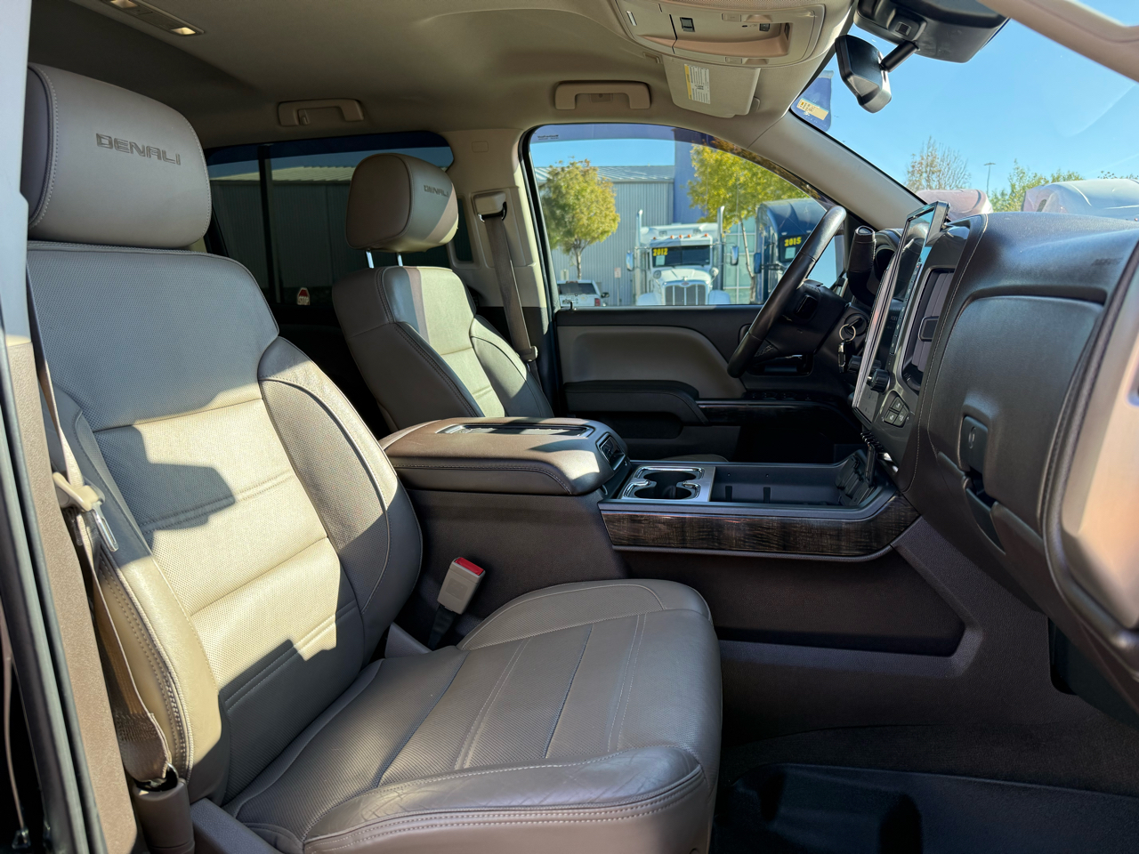 GMC Sierra 1500 4WD Crew Cab 143.5" Denali 2014