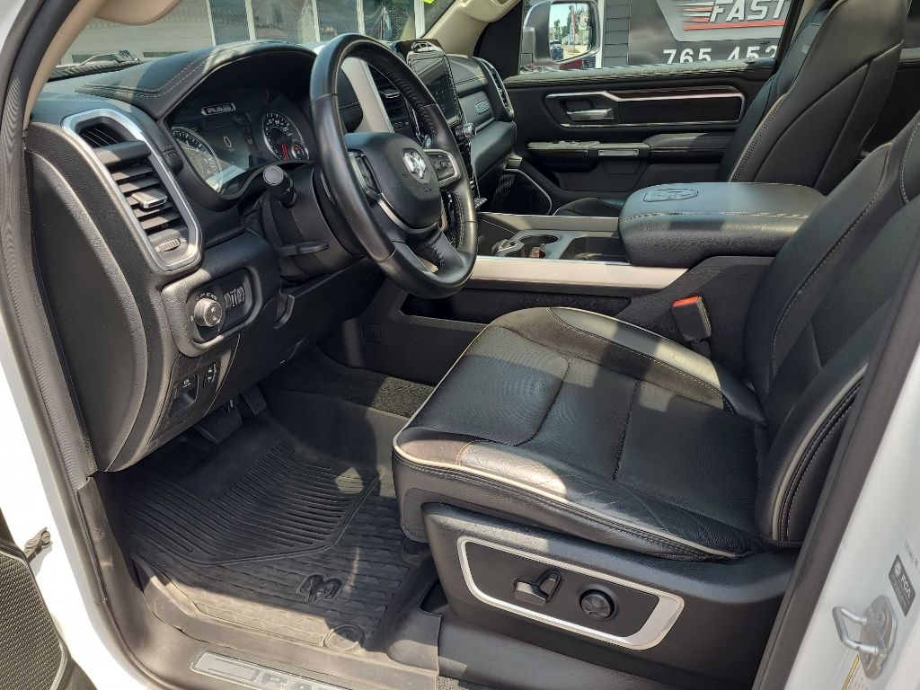 RAM 1500 Laramie 4x4 Crew Cab 5'7" Box 2021