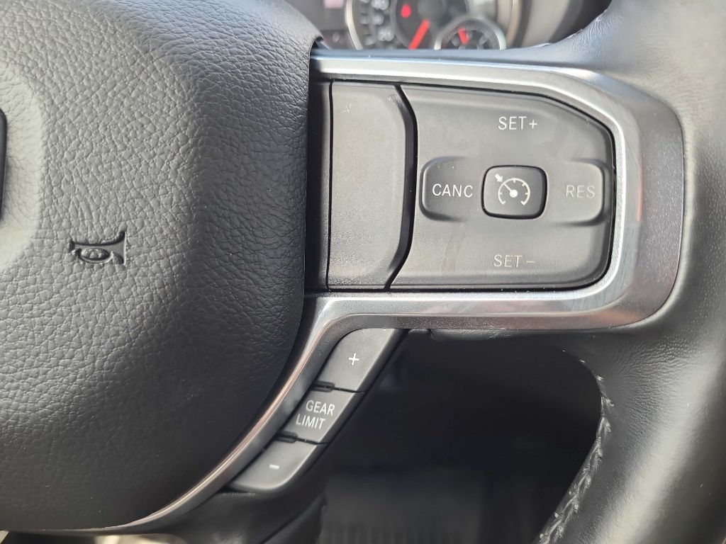 RAM 1500 Laramie 4x4 Crew Cab 5'7" Box 2021