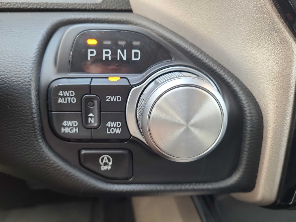 RAM 1500 Laramie 4x4 Crew Cab 5'7" Box 2021