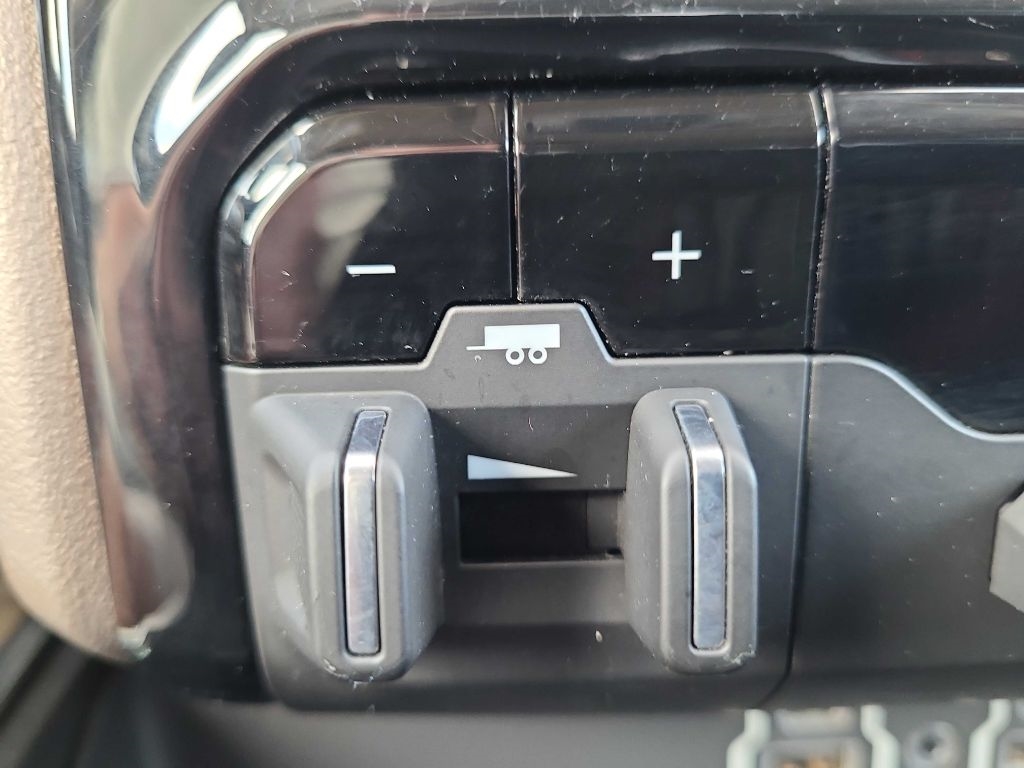 RAM 1500 Laramie 4x4 Crew Cab 5'7" Box 2021