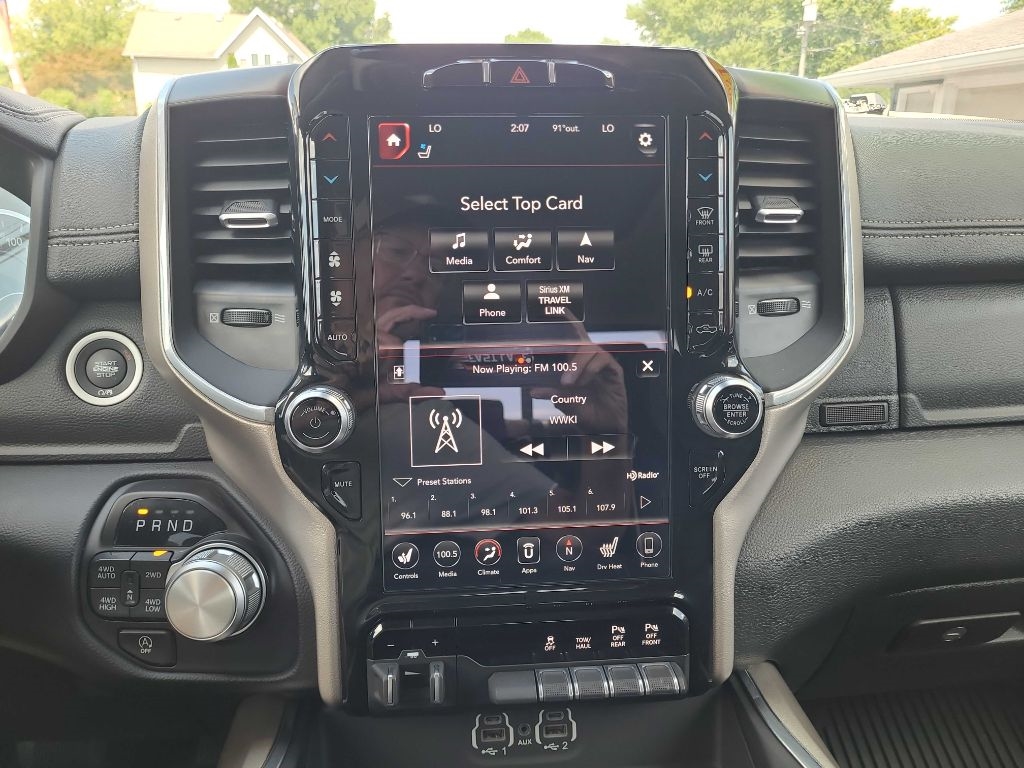 RAM 1500 Laramie 4x4 Crew Cab 5'7" Box 2021