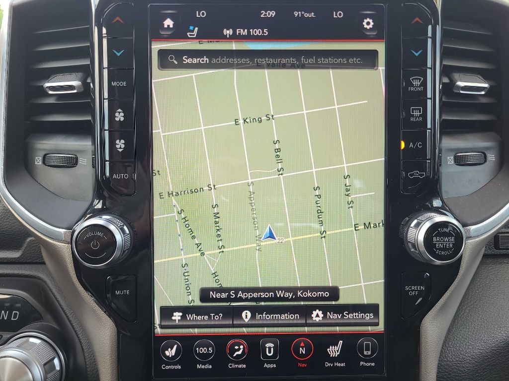 RAM 1500 Laramie 4x4 Crew Cab 5'7" Box 2021