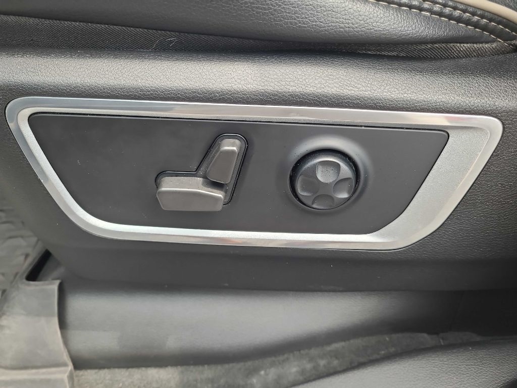 RAM 1500 Laramie 4x4 Crew Cab 5'7" Box 2021