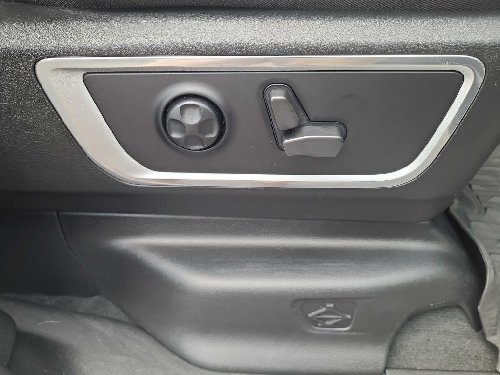 RAM 1500 Laramie 4x4 Crew Cab 5'7" Box 2021