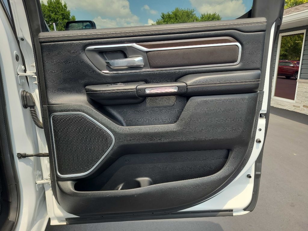 RAM 1500 Laramie 4x4 Crew Cab 5'7" Box 2021