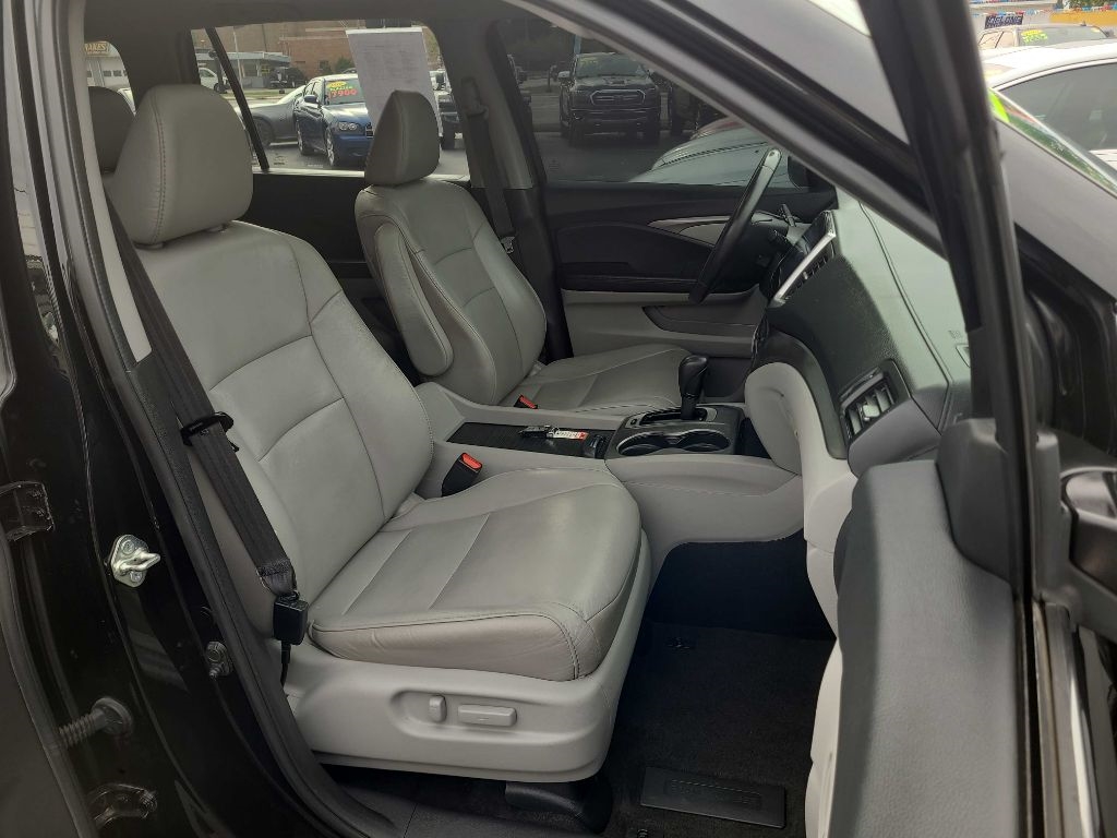 2017 Honda Pilot EX-L photo 12