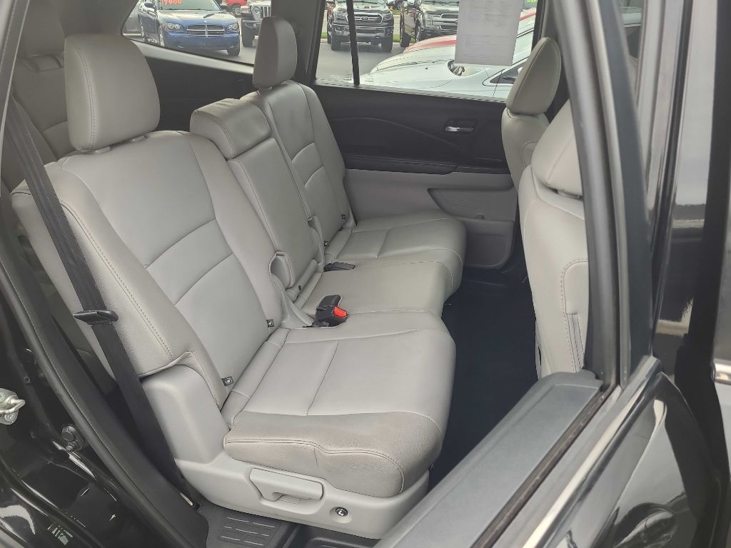 2017 Honda Pilot EX-L photo 14