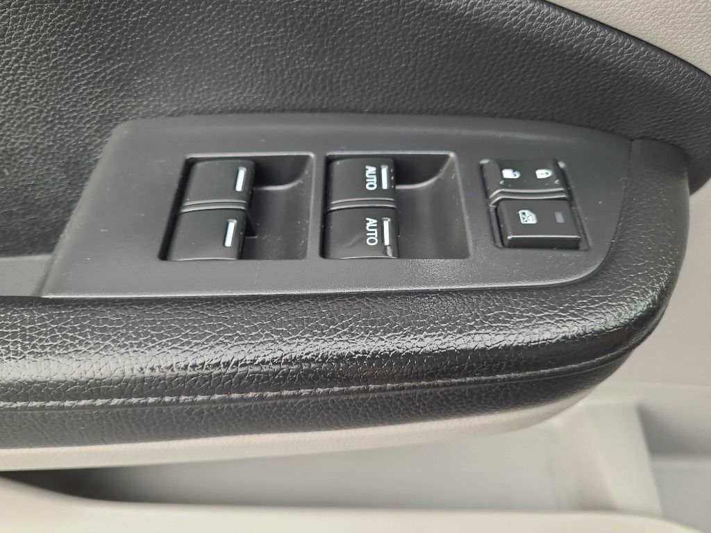 2017 Honda Pilot EX-L photo 32